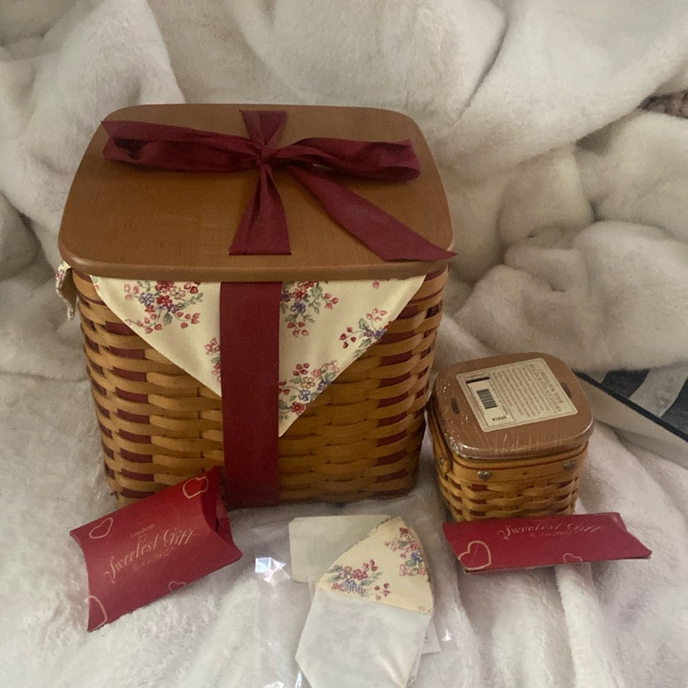 2002 Longaberger Sweethart Basket Set